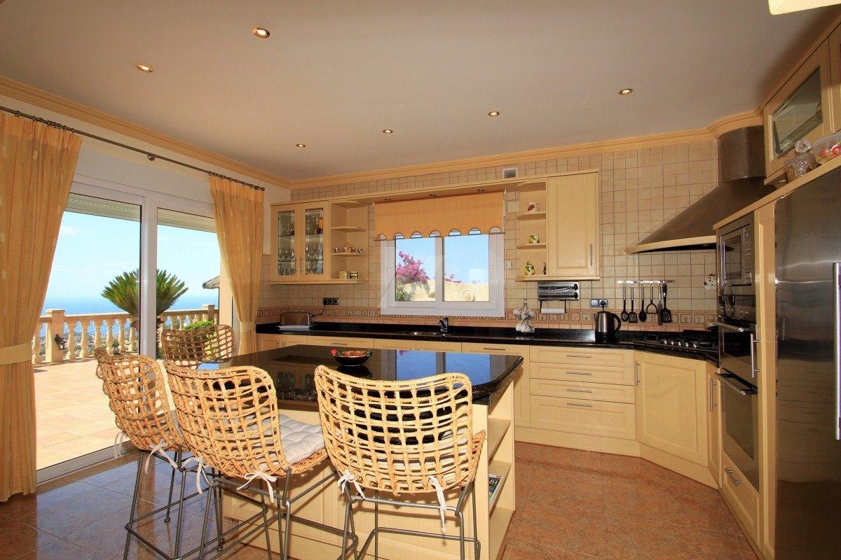 Villa panorámica con vistas al mar en venta en Teulda-Moraira, Costa Blanca.