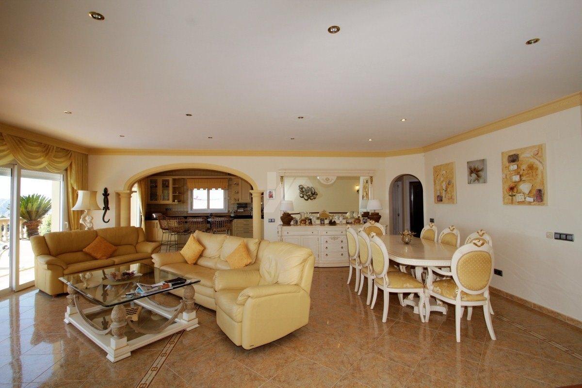 Villa panorámica con vistas al mar en venta en Teulda-Moraira, Costa Blanca.