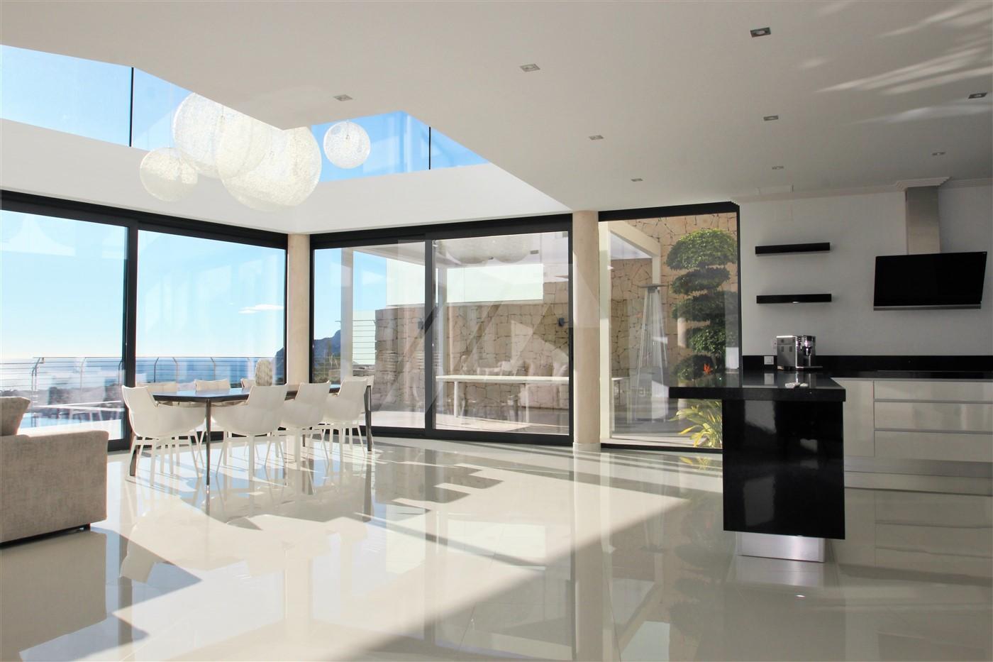 Villa de lujo con vistas al mar en venta en Benissa, Costa Blanca.