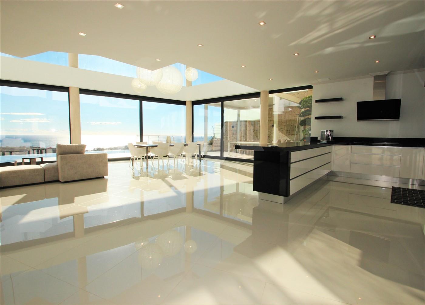 Villa de lujo con vistas al mar en venta en Benissa, Costa Blanca.