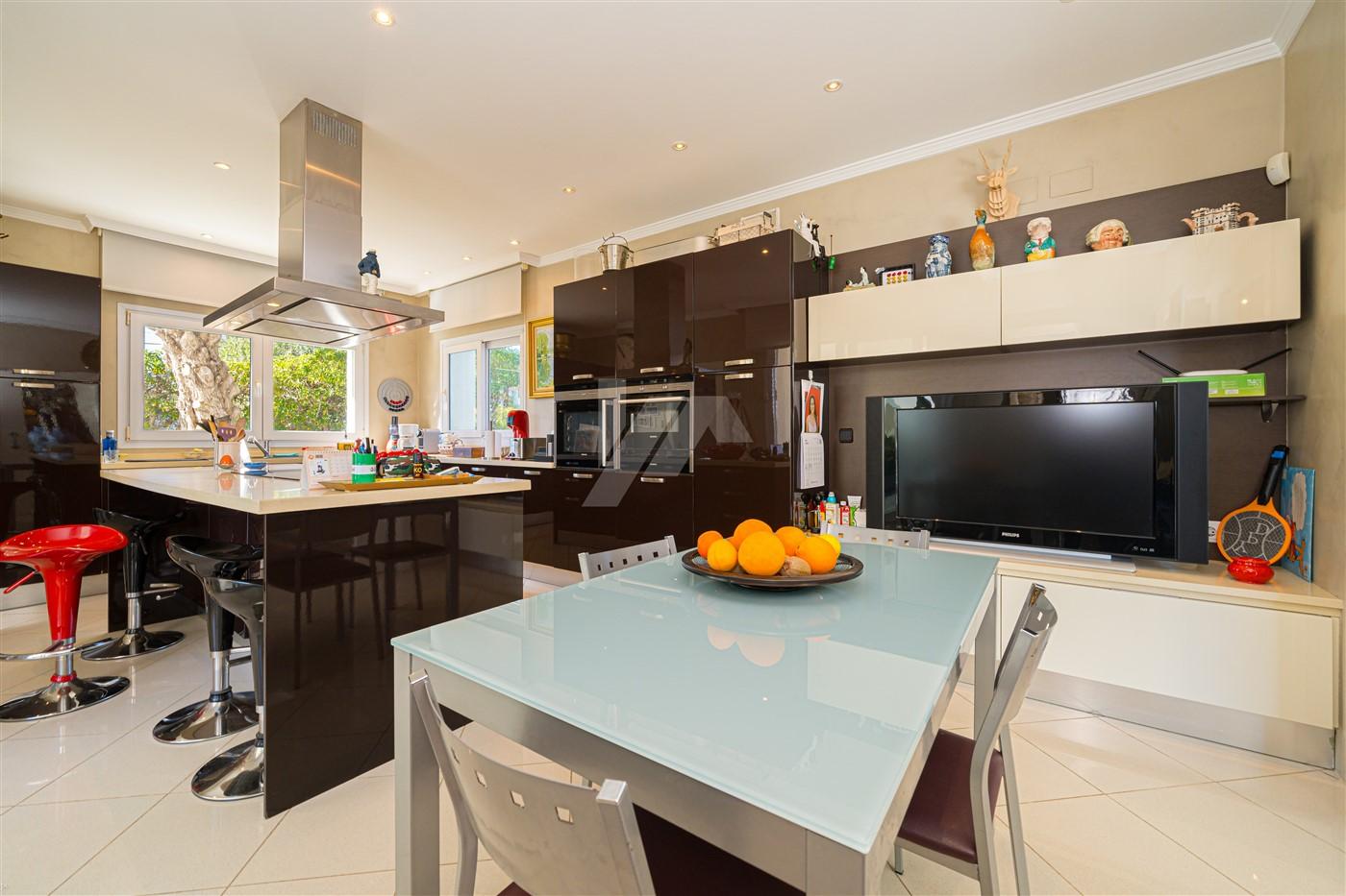 Exclusiva villa mediterránea en venta en Moraira, Costa Blanca.