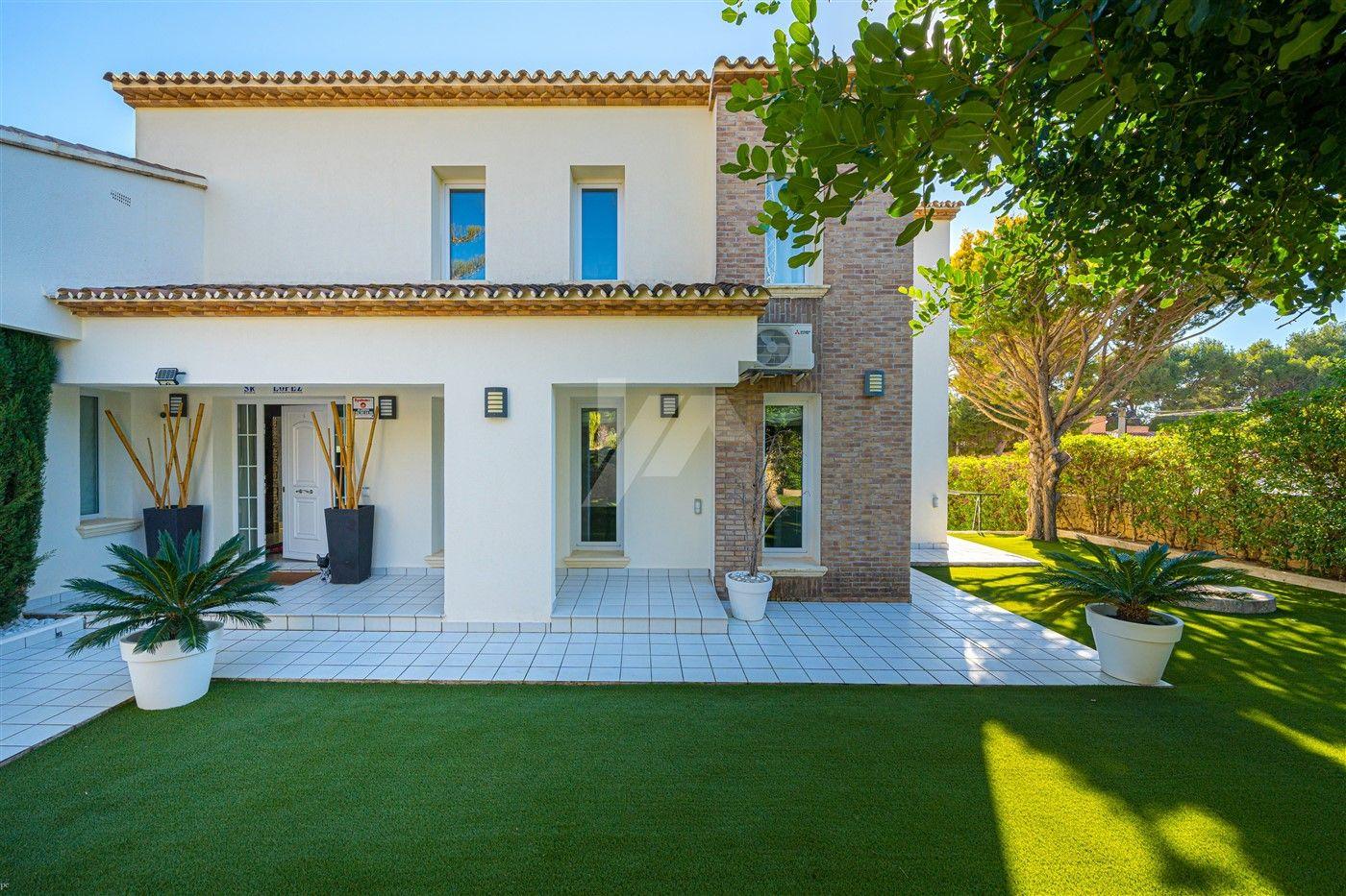 Exclusiva villa mediterránea en venta en Moraira, Costa Blanca.