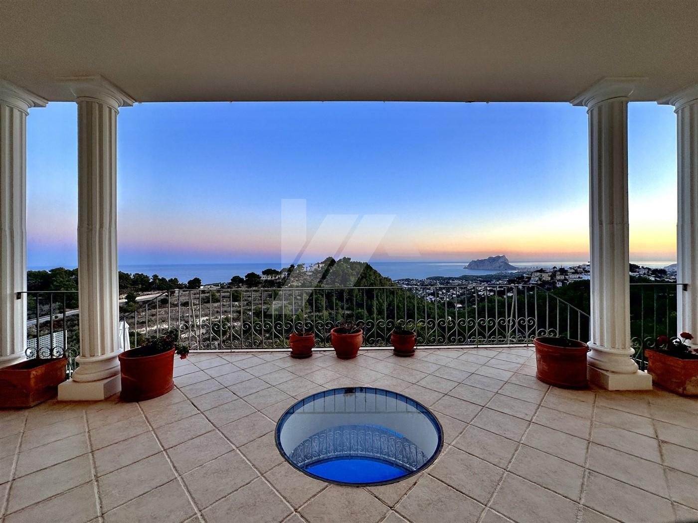 Villa de lujo en venta con vistas panorámicas al mar en Moraira, Costa Blanca.