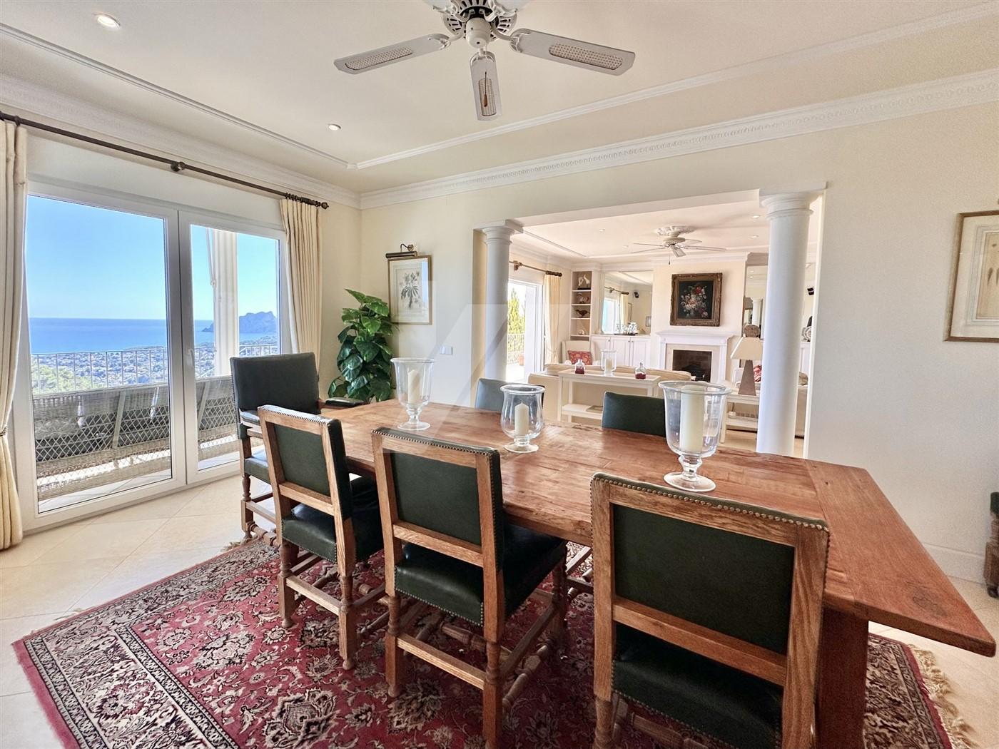 Villa de lujo en venta con vistas panorámicas al mar en Moraira, Costa Blanca.