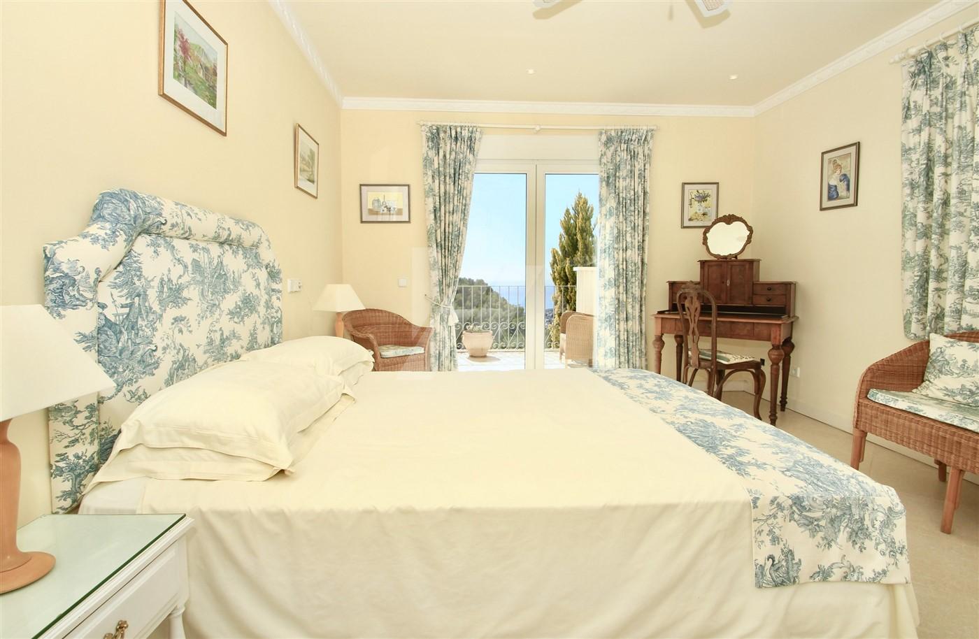 Villa de lujo en venta con vistas panorámicas al mar en Moraira, Costa Blanca.