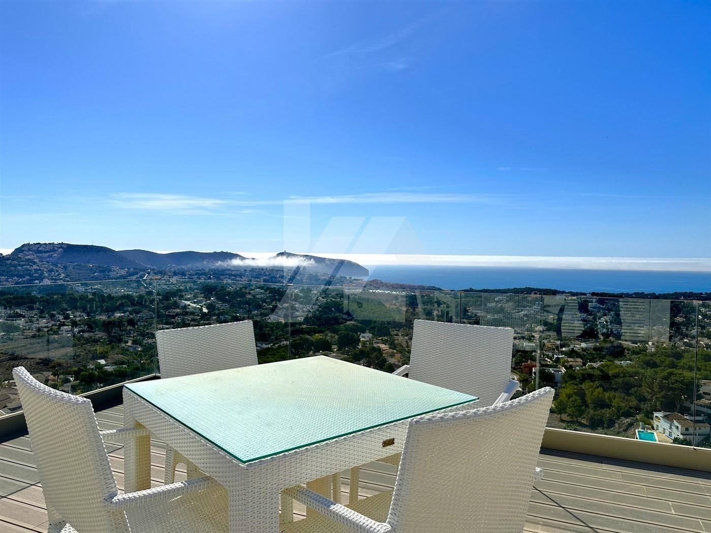 Exclusiva villa en venta con inigualables vistas al mar Mediterráneo en Moraira.