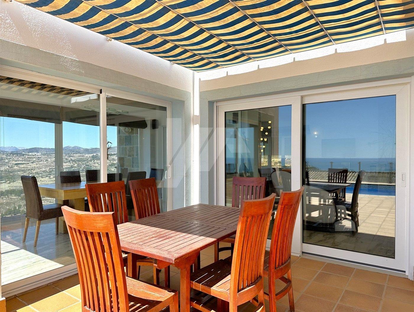 Excepcional villa en venta con vistas al mar en Moraira.