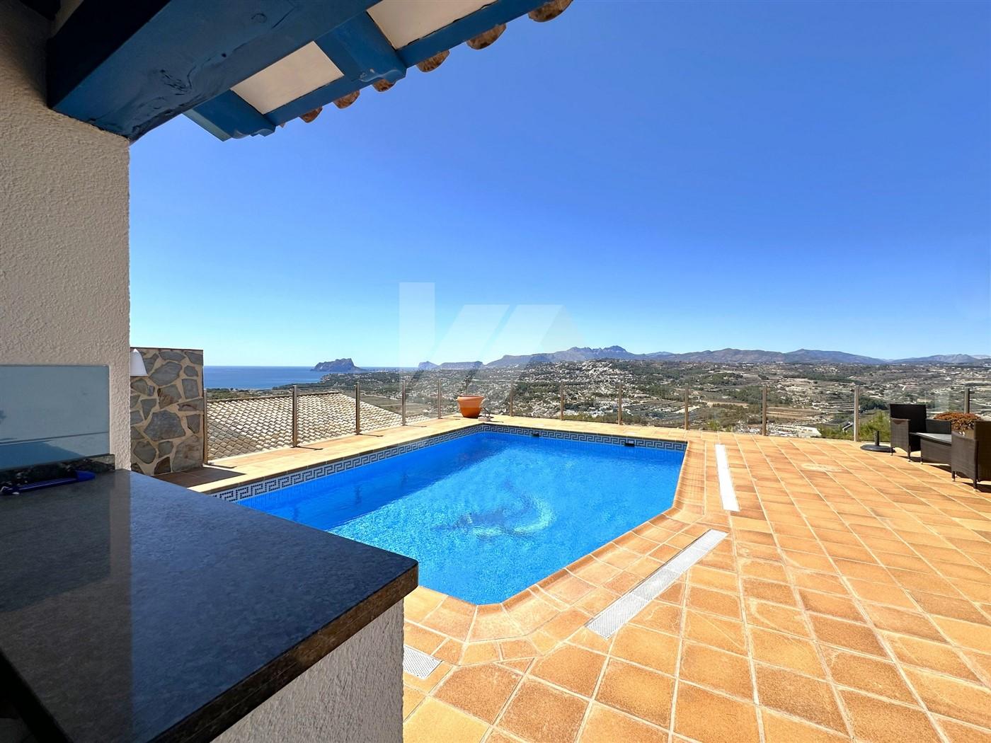 Excepcional villa en venta con vistas al mar en Moraira.