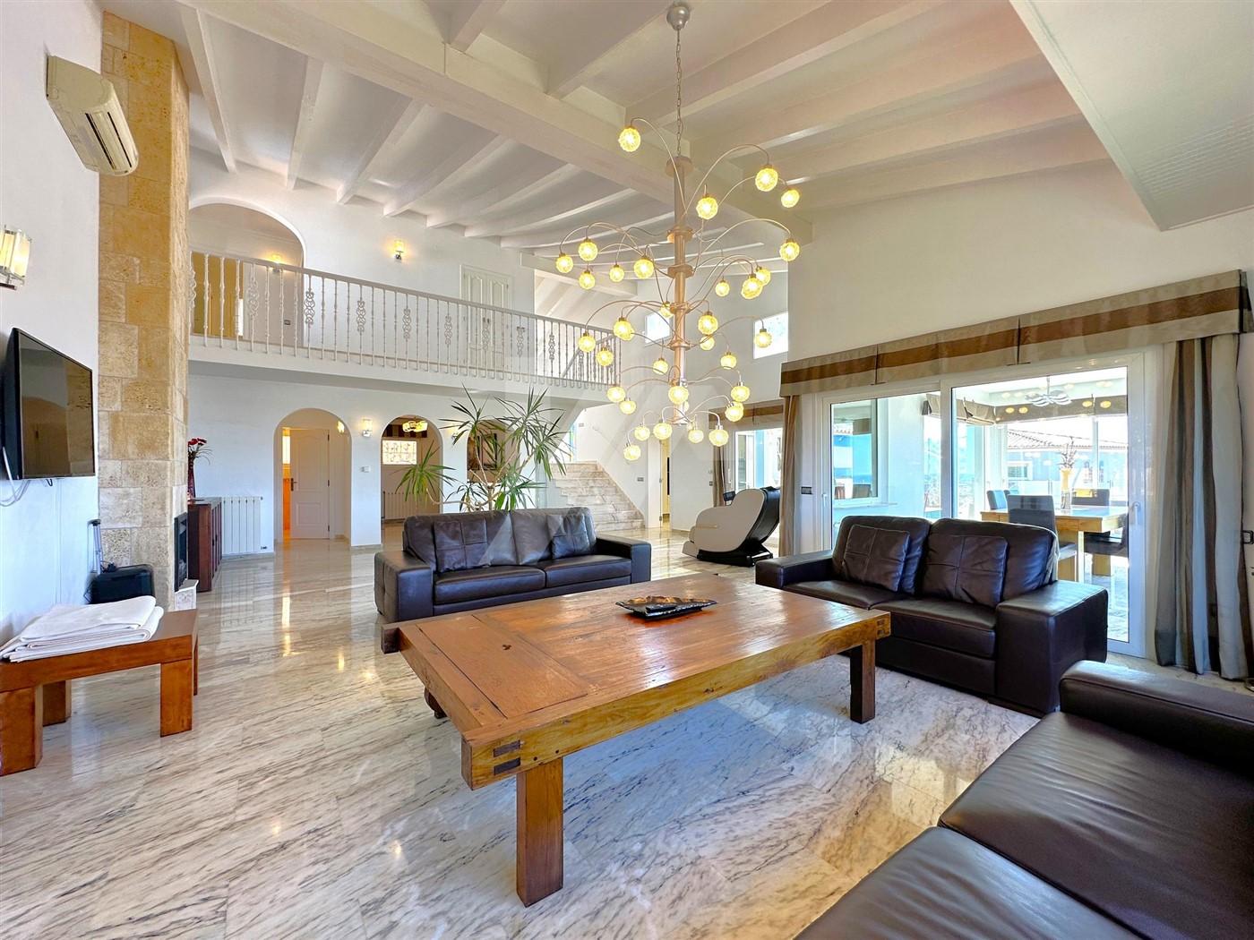 Excepcional villa en venta con vistas al mar en Moraira.
