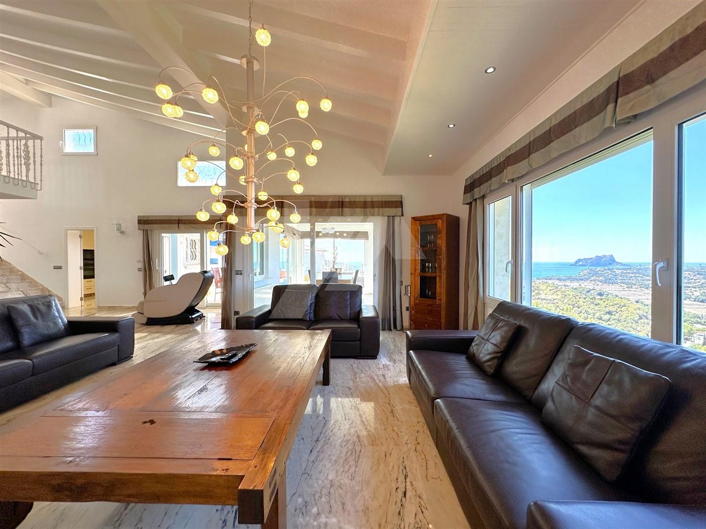 Excepcional villa en venta con vistas al mar en Moraira.