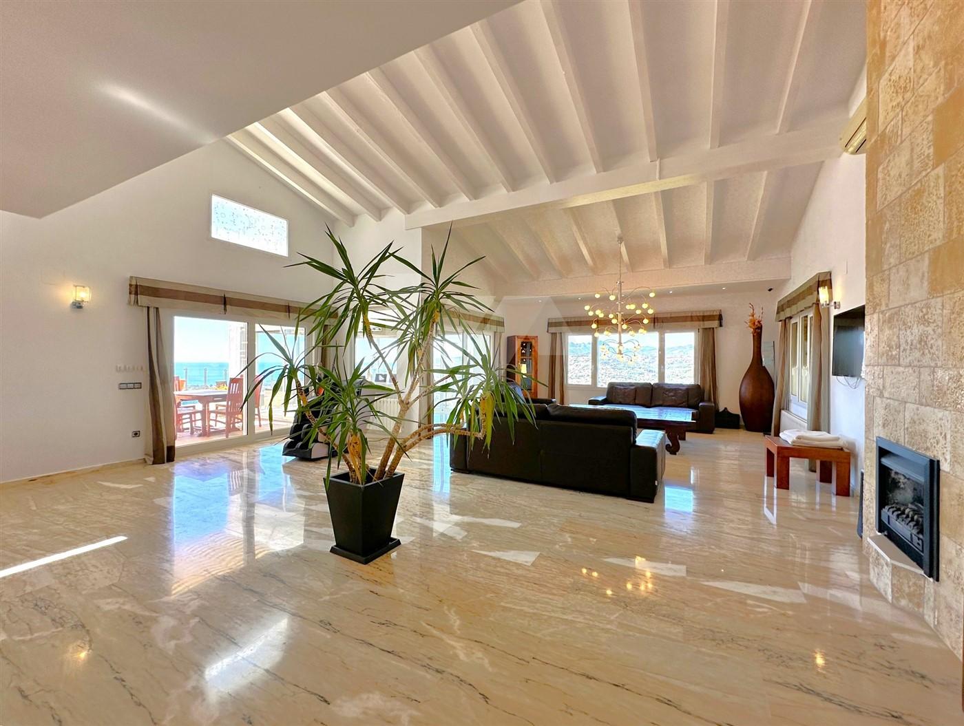 Excepcional villa en venta con vistas al mar en Moraira.