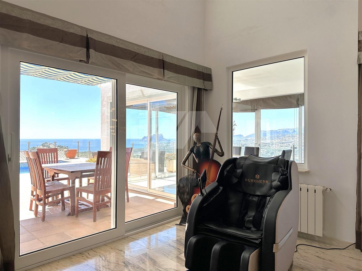Excepcional villa en venta con vistas al mar en Moraira.