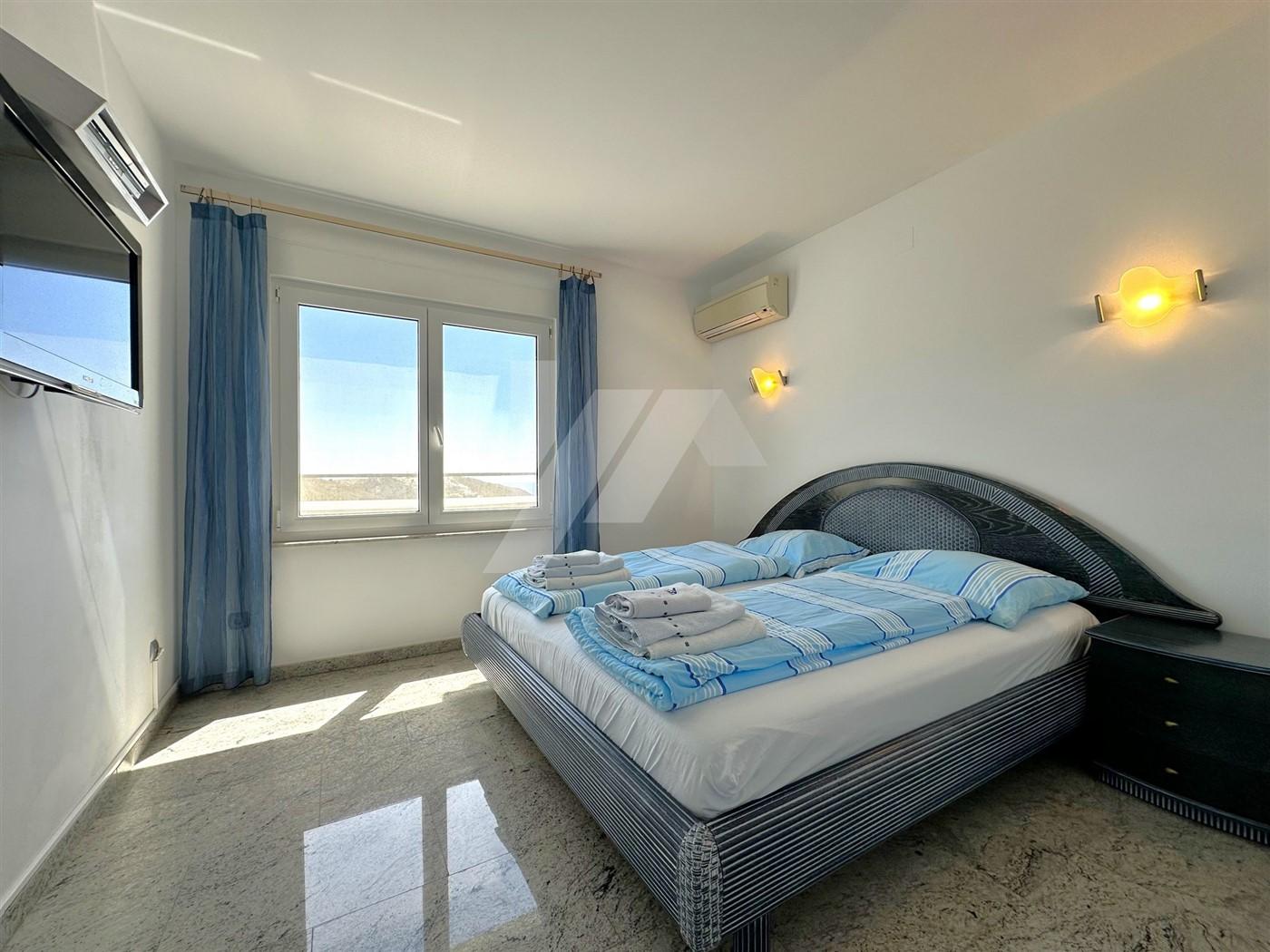 Villa con vistas panorámicas al mar en venta en Moraira, Costa Blanca.