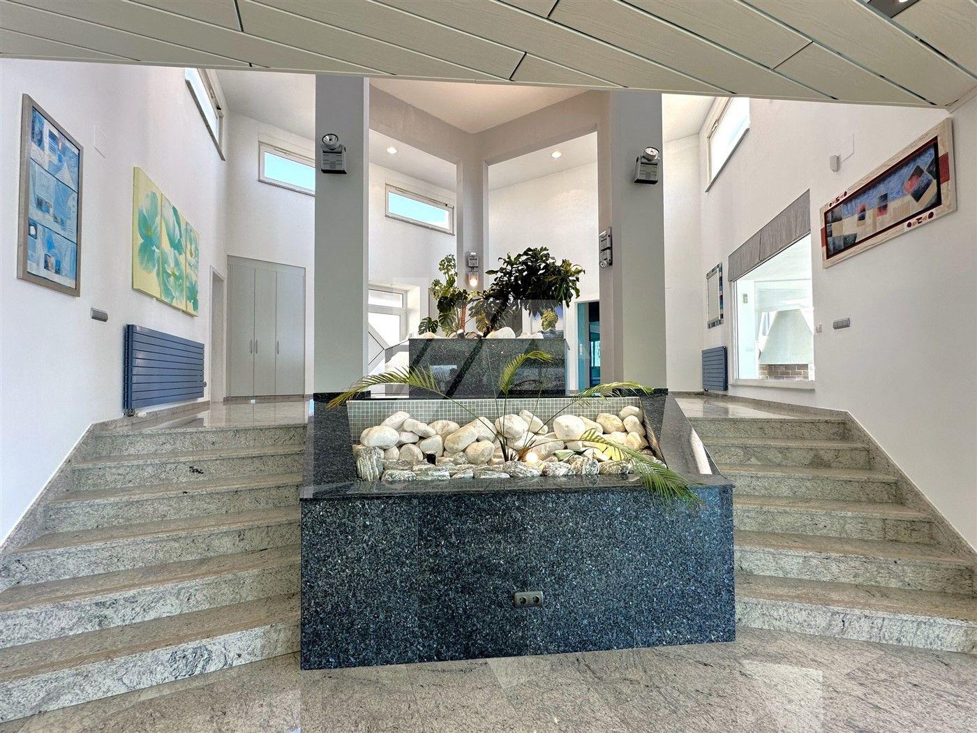 Villa con vistas panorámicas al mar en venta en Moraira, Costa Blanca.
