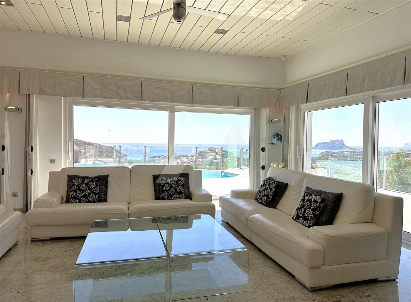 Villa con vistas panorámicas al mar en venta en Moraira, Costa Blanca.