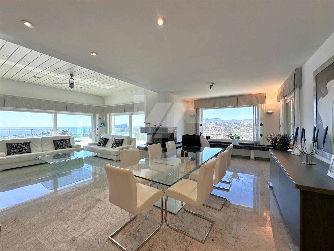 Villa con vistas panorámicas al mar en venta en Moraira, Costa Blanca.