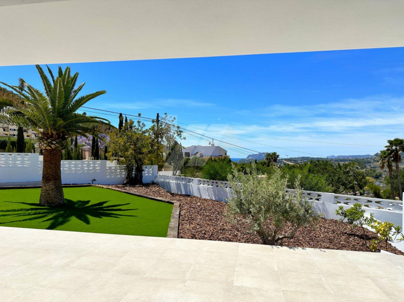 Villa en venta de Estilo Ibicenco con Vistas al Mar, cerca de Moraira.