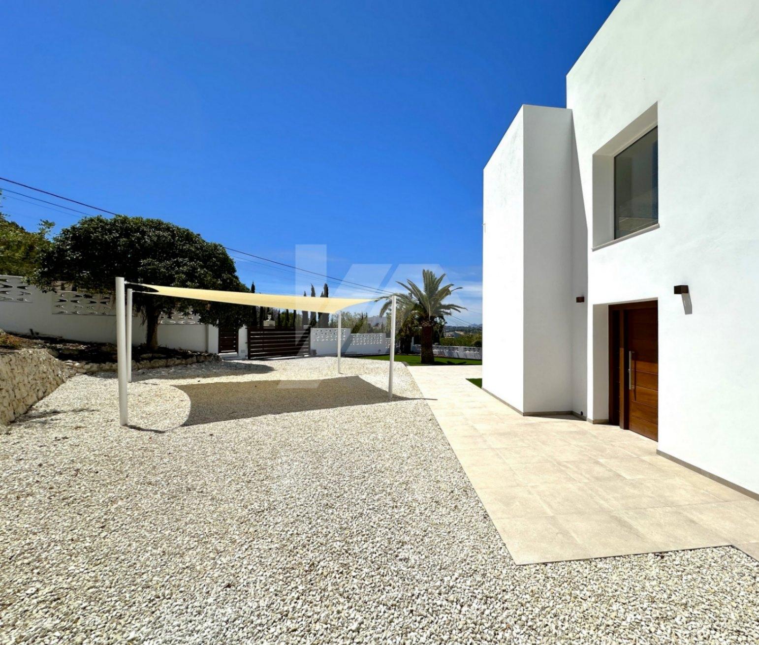 Villa en venta de Estilo Ibicenco con Vistas al Mar, cerca de Moraira.
