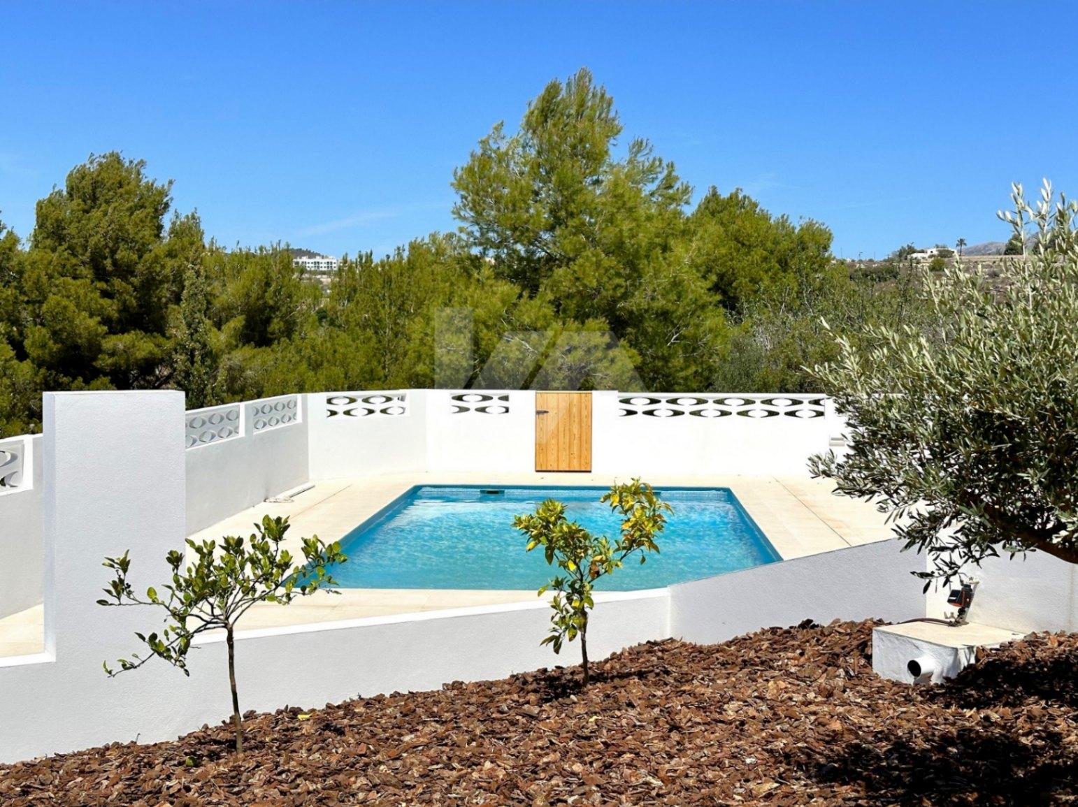 Villa en venta de Estilo Ibicenco con Vistas al Mar, cerca de Moraira.