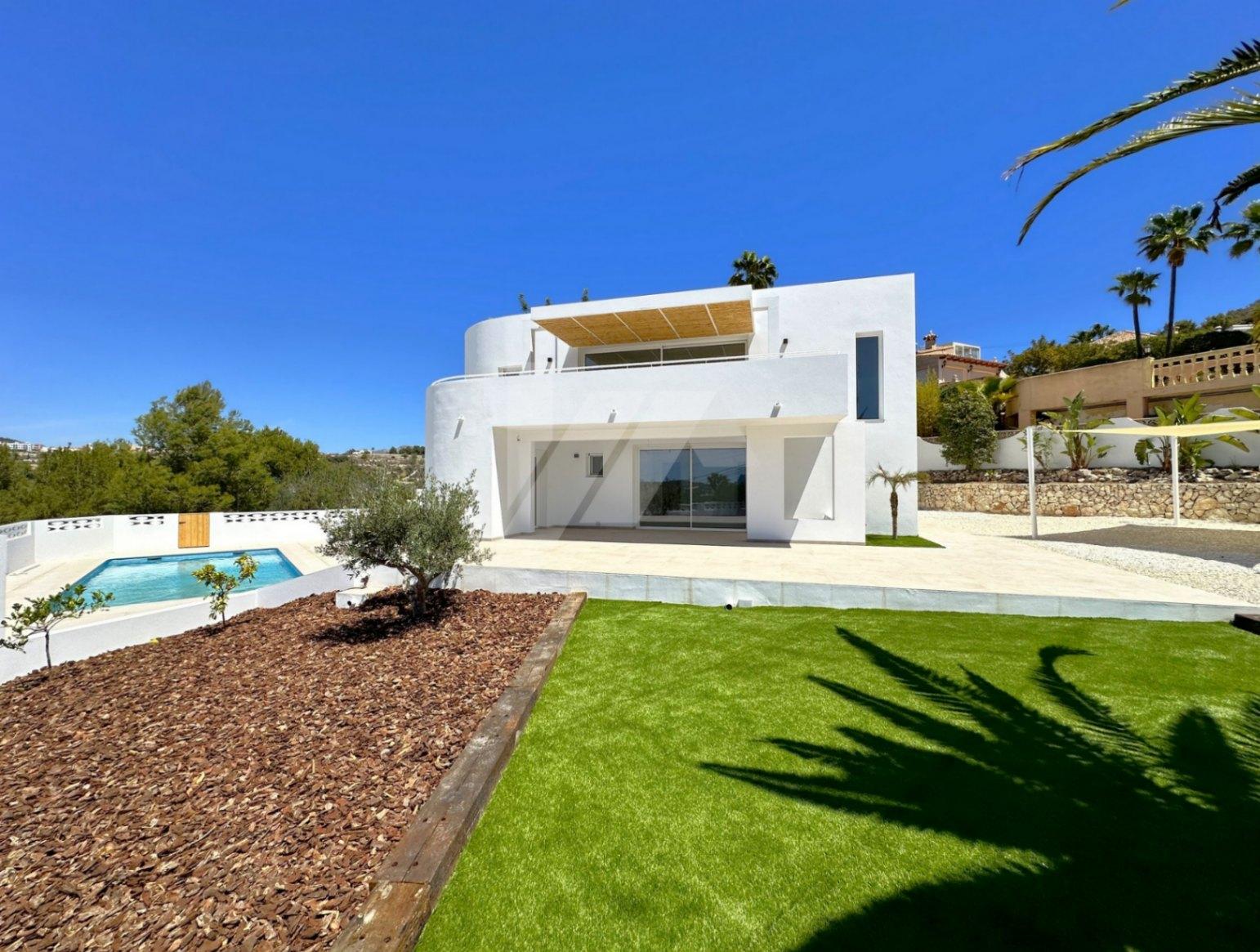 Villa en venta de Estilo Ibicenco con Vistas al Mar, cerca de Moraira.