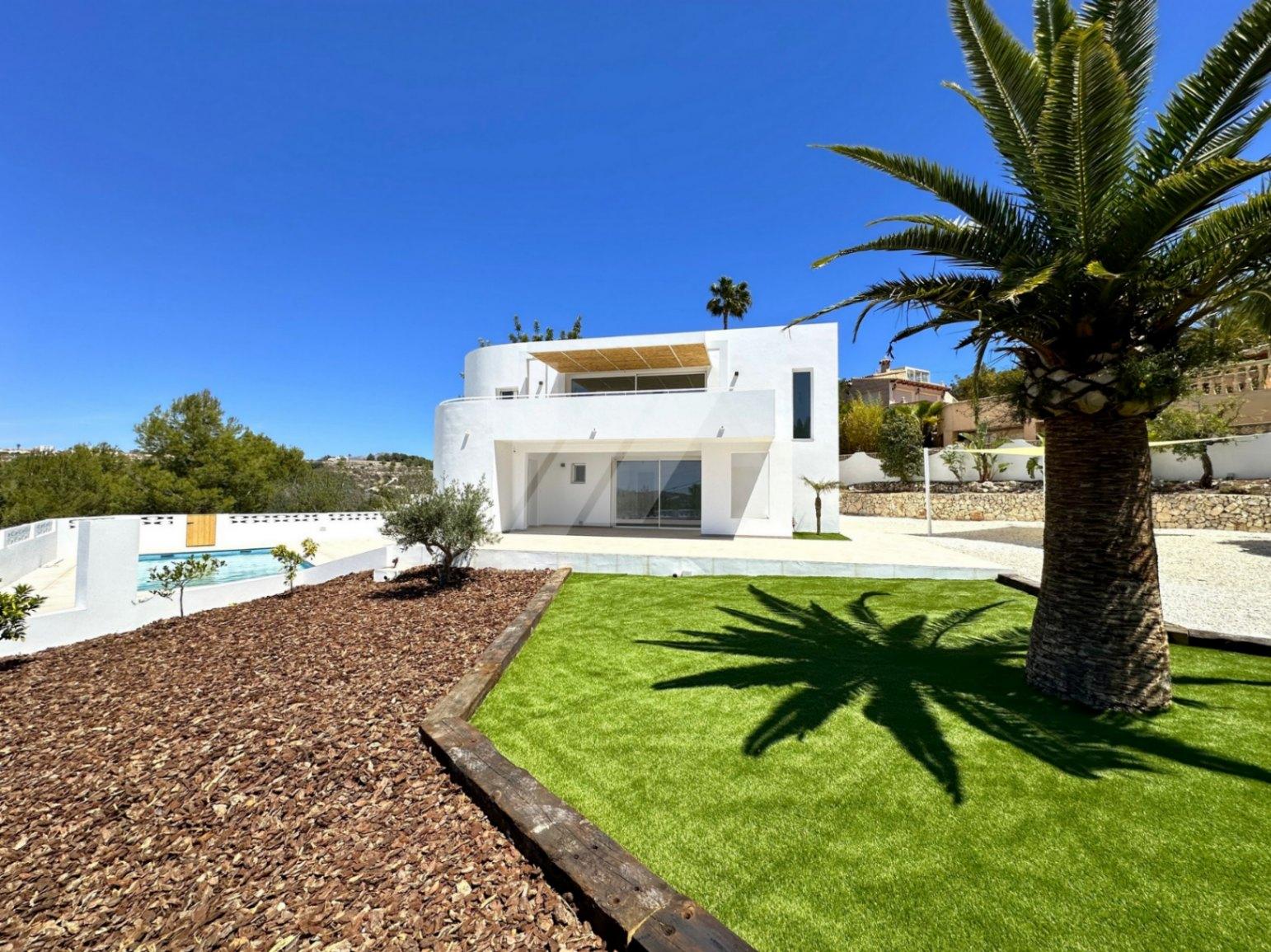 Villa en venta de Estilo Ibicenco con Vistas al Mar, cerca de Moraira.