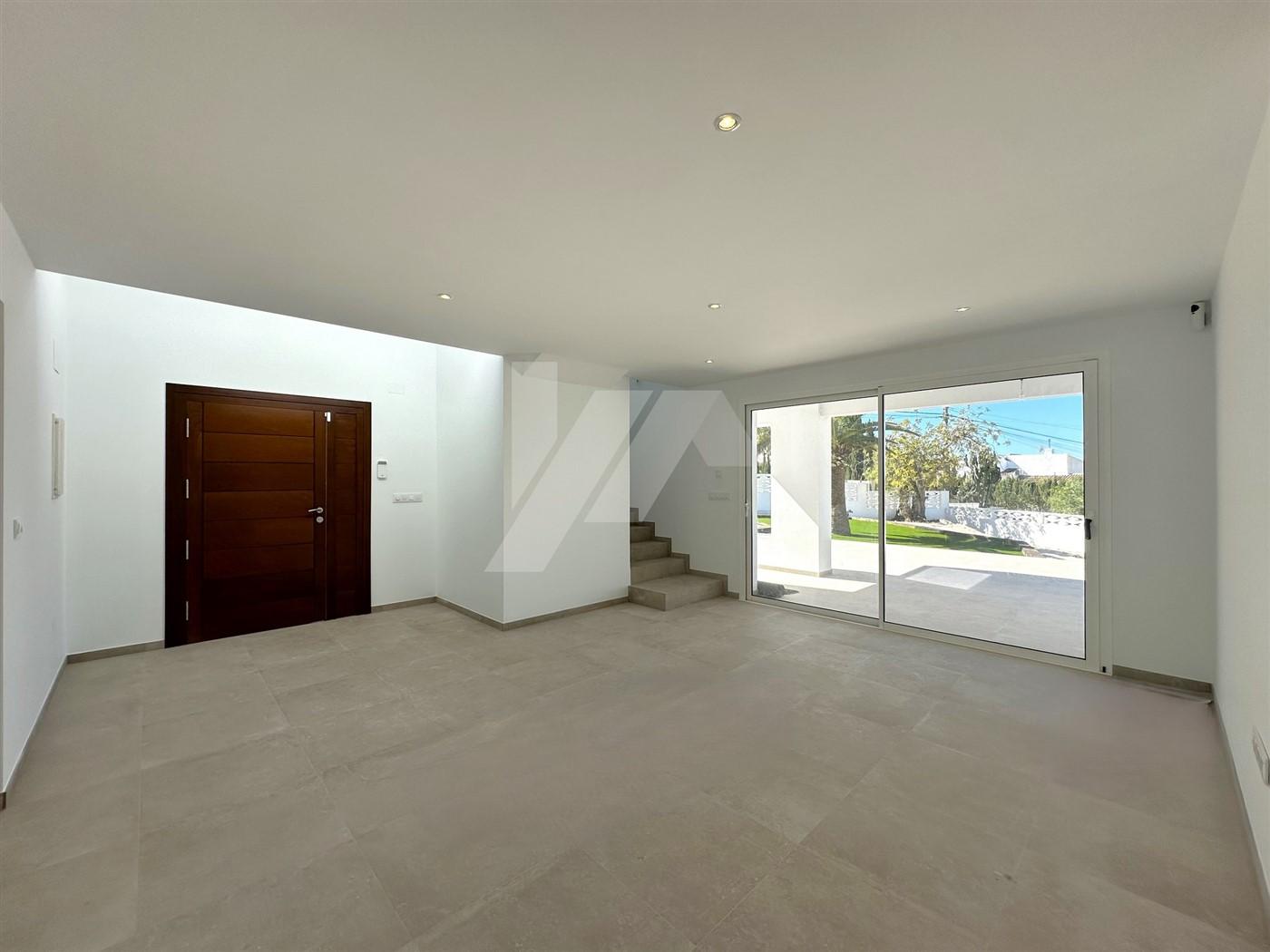 Villa en venta de Estilo Ibicenco con Vistas al Mar, cerca de Moraira.