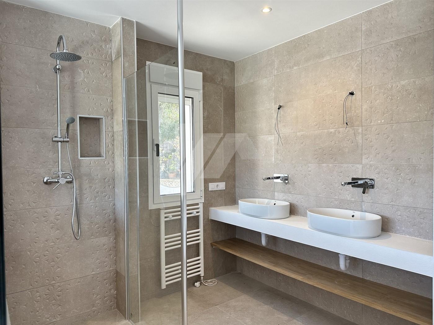 Villa en venta de Estilo Ibicenco con Vistas al Mar, cerca de Moraira.