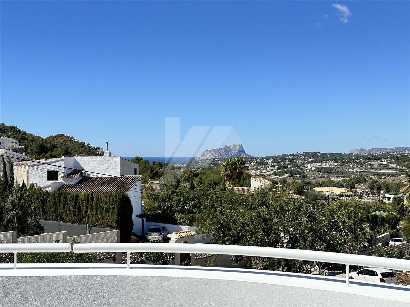 Villa en venta de Estilo Ibicenco con Vistas al Mar, cerca de Moraira.