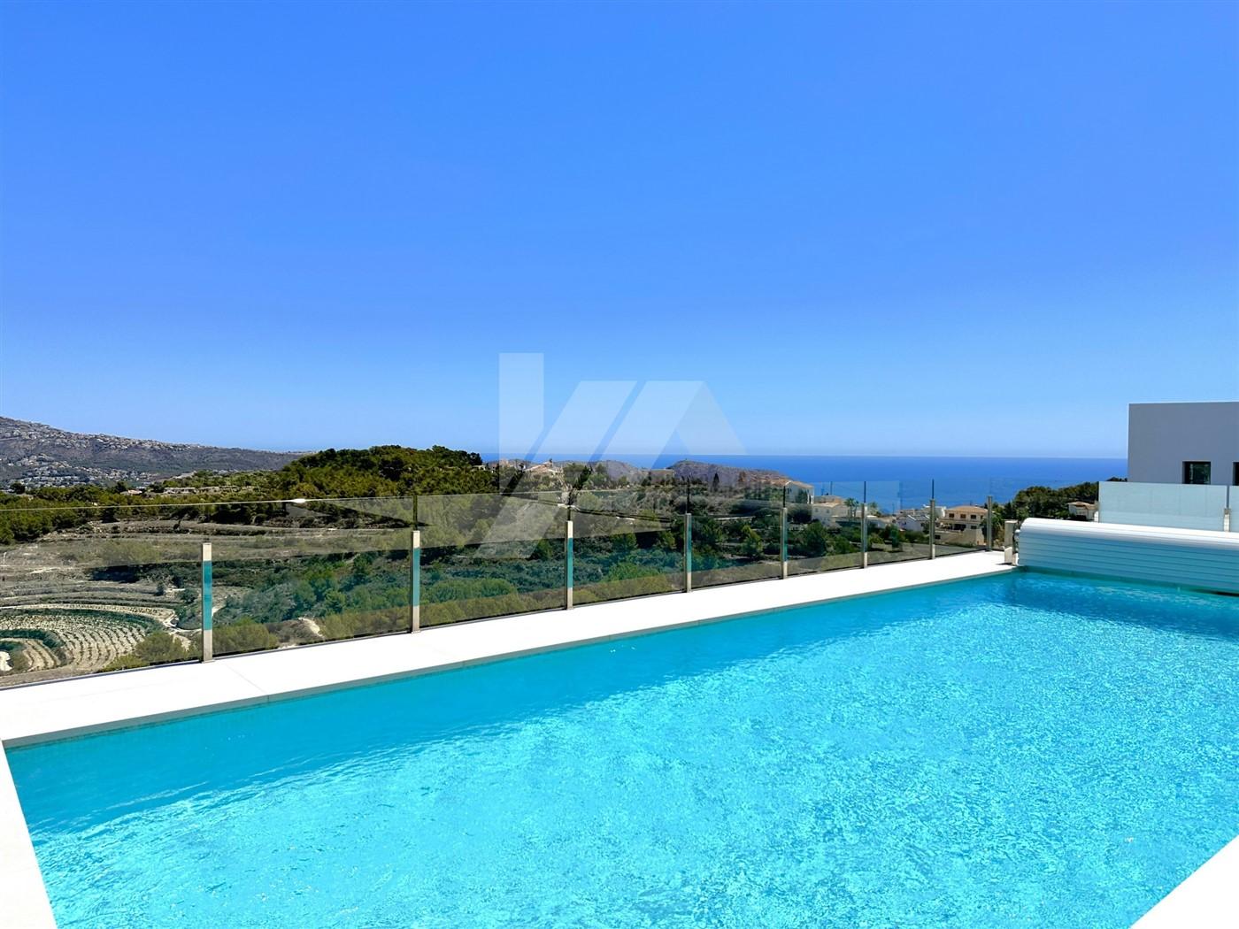 Villa con vistas panoramicas al mar en venta en Moraira, Costa Blanca.