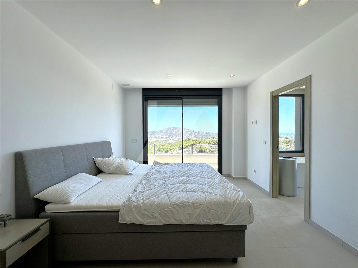 Villa con vistas panoramicas al mar en venta en Moraira, Costa Blanca.