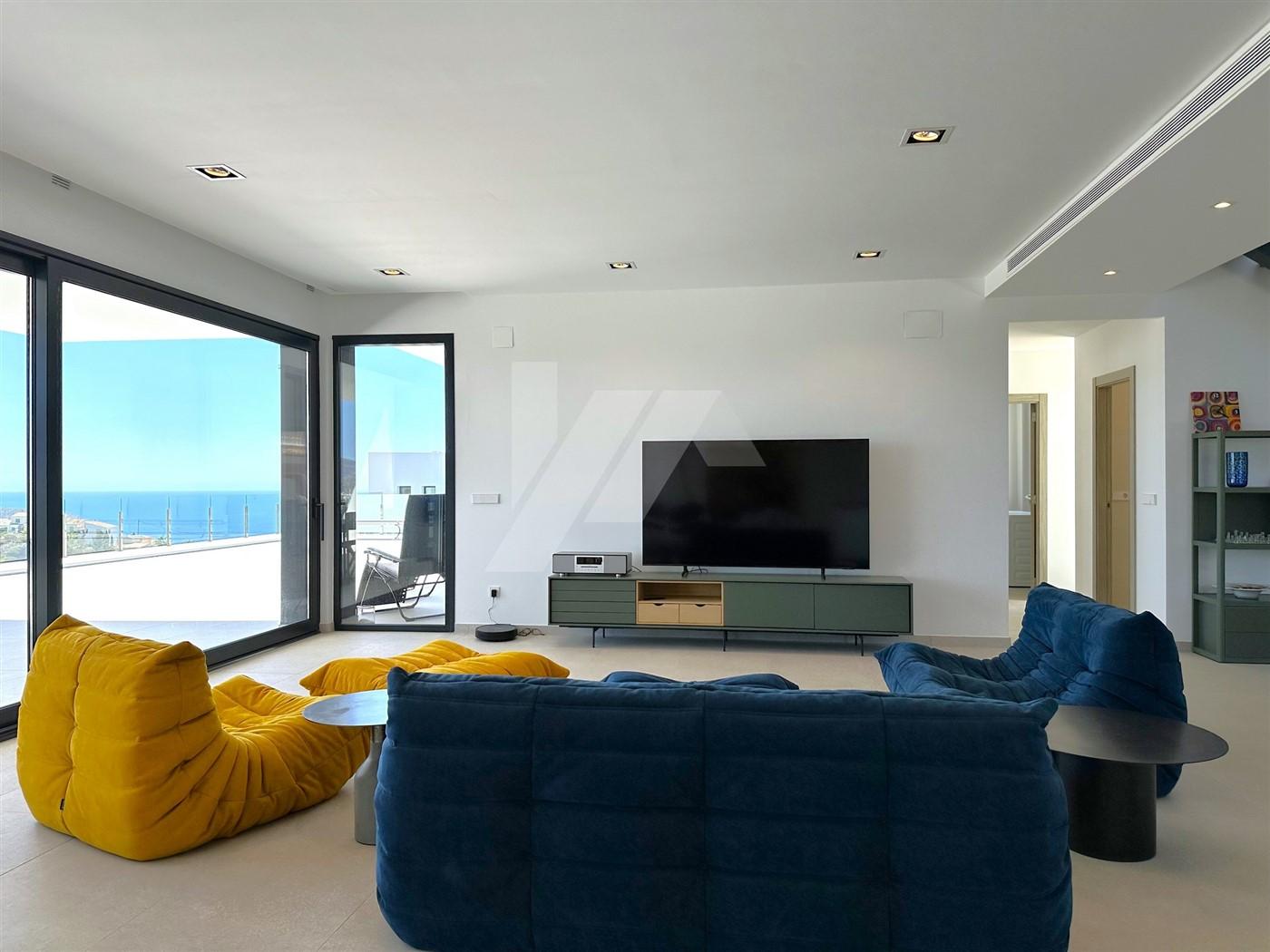 Villa con vistas panoramicas al mar en venta en Moraira, Costa Blanca.