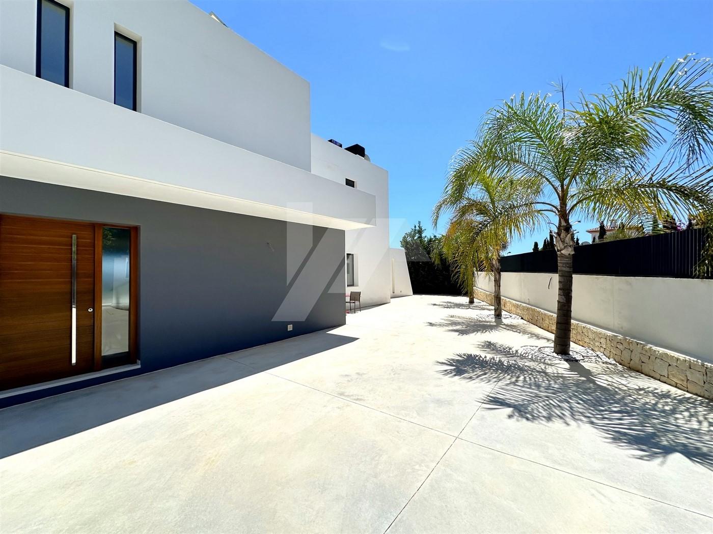 Villa con vistas panoramicas al mar en venta en Moraira, Costa Blanca.